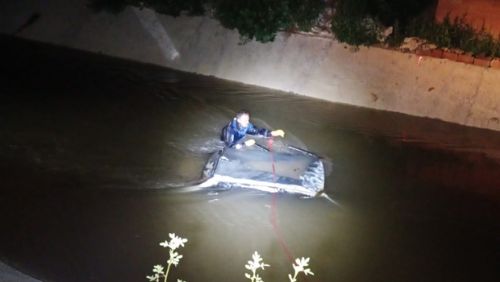 14 yaşındaki çocuk, babasından izinsiz aldığı otomobille sulama kanalına uçtu: 2 ölü